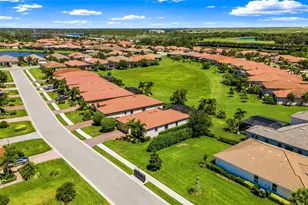 10233 Loch Lomond Dr, Bradenton, FL 34211 - Photo 5