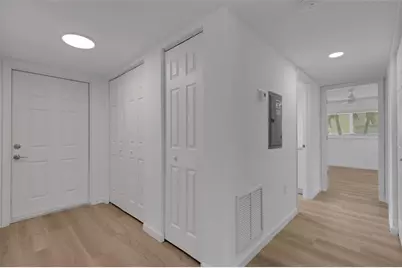 2826 W Rainbow Circle #2818, Sarasota, FL 34231 - Photo 13