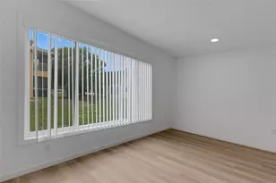 2826 W Rainbow Cir, Sarasota, FL 34231 - Photo 9