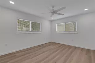 2826 W Rainbow Cir, Sarasota, FL 34231 - Photo 19