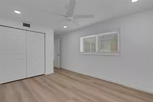 2826 W Rainbow Cir, Sarasota, FL 34231 - Photo 23