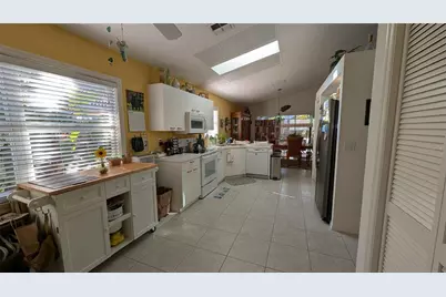 5406 83rd Terrace E, Sarasota, FL 34243 - Photo 13