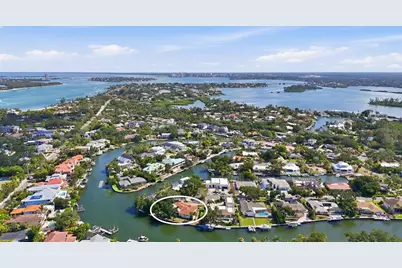 522 Commonwealth Lane, Sarasota, FL 34242 - Photo 9