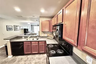 7338 Black Walnut Way, Lakewood Ranch, FL 34202 - Photo 13