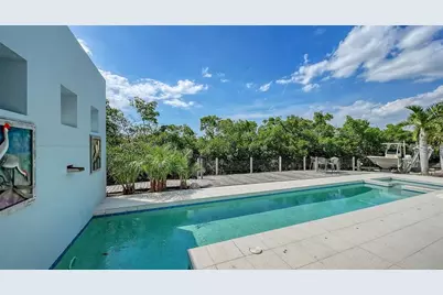 705 Jungle Queen Way, Longboat Key, FL 34228 - Photo 17
