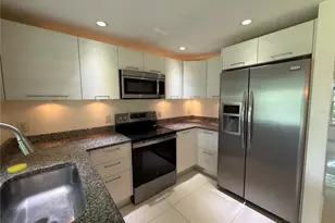 3211 Mayflower St, Sarasota, FL 34231 - Photo 5