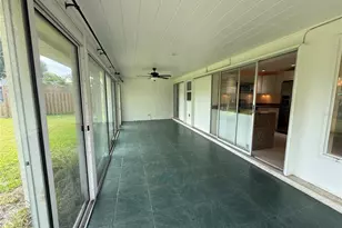 3211 Mayflower St, Sarasota, FL 34231 - Photo 13