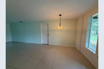 3211 Mayflower Street, Sarasota, FL 34231 - Photo 3