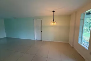 3211 Mayflower St, Sarasota, FL 34231 - Photo 3