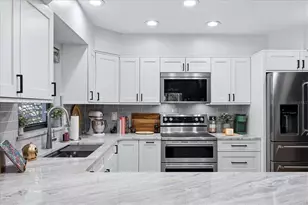 10125 Oak Run Dr, Bradenton, FL 34211 - Photo 11