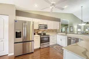 9641 Castle Point Dr, Sarasota, FL 34238 - Photo 17