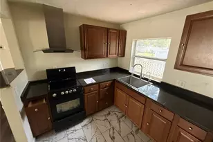 1810 9th St W, Palmetto, FL 34221 - Photo 5