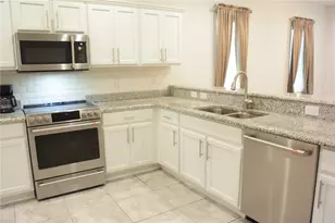 1213 Grantham Dr, Sarasota, FL 34234 - Photo 3
