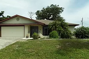 465 E Seminole Dr, Venice, FL 34293 - Photo 1