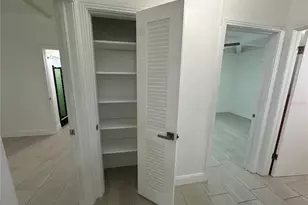 2559 E Paulstan Ct, Sarasota, FL 34237 - Photo 23