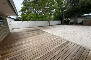 2559 E Paulstan Ct, Sarasota, FL 34237 - Photo 3