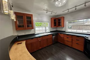 2559 E Paulstan Ct, Sarasota, FL 34237 - Photo 13