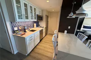 210 Sands Point Rd, Longboat Key, FL 34228 - Photo 9