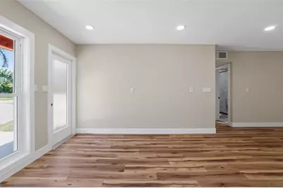 1524 Carson Circle NE, Saint Petersburg, FL 33703 - Photo 25