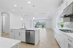 5713 Sunflower Cir, Sarasota, FL 34238 - Photo 5