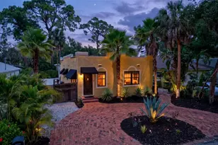 2437 Floyd St, Sarasota, FL 34239 - Photo 3