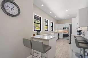 1905 Tulip Dr, Sarasota, FL 34239 - Photo 15
