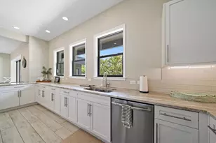 1905 Tulip Dr, Sarasota, FL 34239 - Photo 21