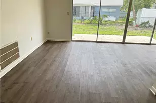 8302 N Flintrock Ct, Tampa, FL 33615 - Photo 15