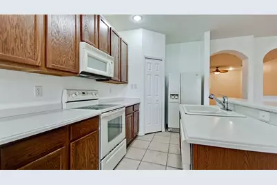 3497 Parkridge Circle #16-102, Sarasota, FL 34243 - Photo 3