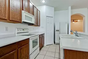 3497 Parkridge Cir, Sarasota, FL 34243 - Photo 3