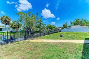 302 Dona Dr, Nokomis, FL 34275 - Photo 33