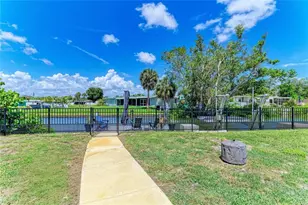 302 Dona Dr, Nokomis, FL 34275 - Photo 5