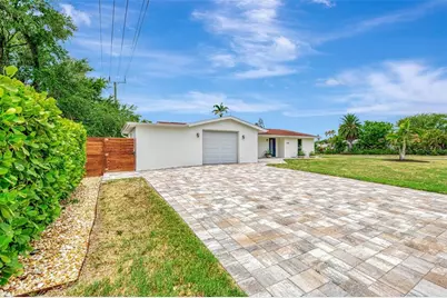 2920 Gulf Gate Drive, Sarasota, FL 34231 - Photo 3
