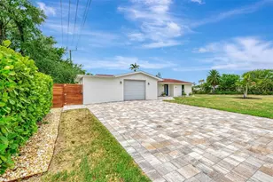 2920 Gulf Gate Dr, Sarasota, FL 34231 - Photo 3