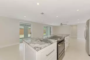 2920 Gulf Gate Dr, Sarasota, FL 34231 - Photo 21