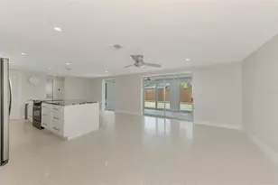 2920 Gulf Gate Dr, Sarasota, FL 34231 - Photo 9