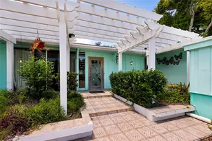 311 Magellan Dr, Sarasota, FL 34243 - Photo 9