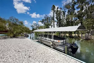 311 Magellan Dr, Sarasota, FL 34243 - Photo 39