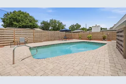 3612 S Lockwood Ridge Road, Sarasota, FL 34239 - Photo 21