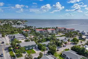 202 Peacock Ln, Holmes Beach, FL 34217 - Photo 57