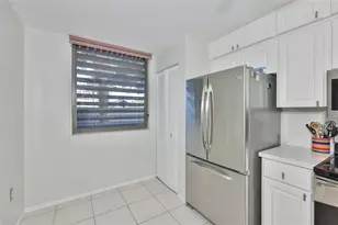 647 Woodlawn Dr, Bradenton, FL 34210 - Photo 5