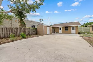 2818 Olympic St, Sarasota, FL 34231 - Photo 3