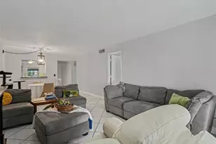 2653 Woodgate Ln, Sarasota, FL 34231 - Photo 5