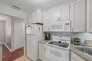 390 301 Blvd W, Bradenton, FL 34205 - Photo 9