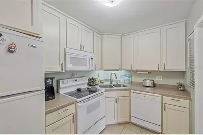 390 301 Boulevard W #4D, Bradenton, FL 34205 - Photo 11