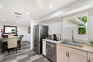 2103 Lusitania Dr, Sarasota, FL 34231 - Photo 17