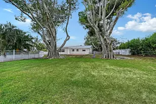 2103 Lusitania Dr, Sarasota, FL 34231 - Photo 41