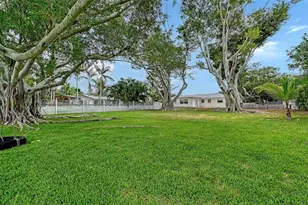 2103 Lusitania Dr, Sarasota, FL 34231 - Photo 39