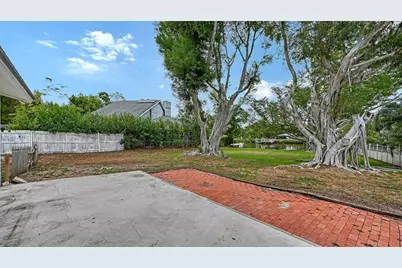 2103 Lusitania Drive, Sarasota, FL 34231 - Photo 31
