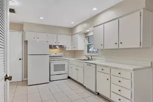 5605 9th Ave Dr W, Bradenton, FL 34209 - Photo 11